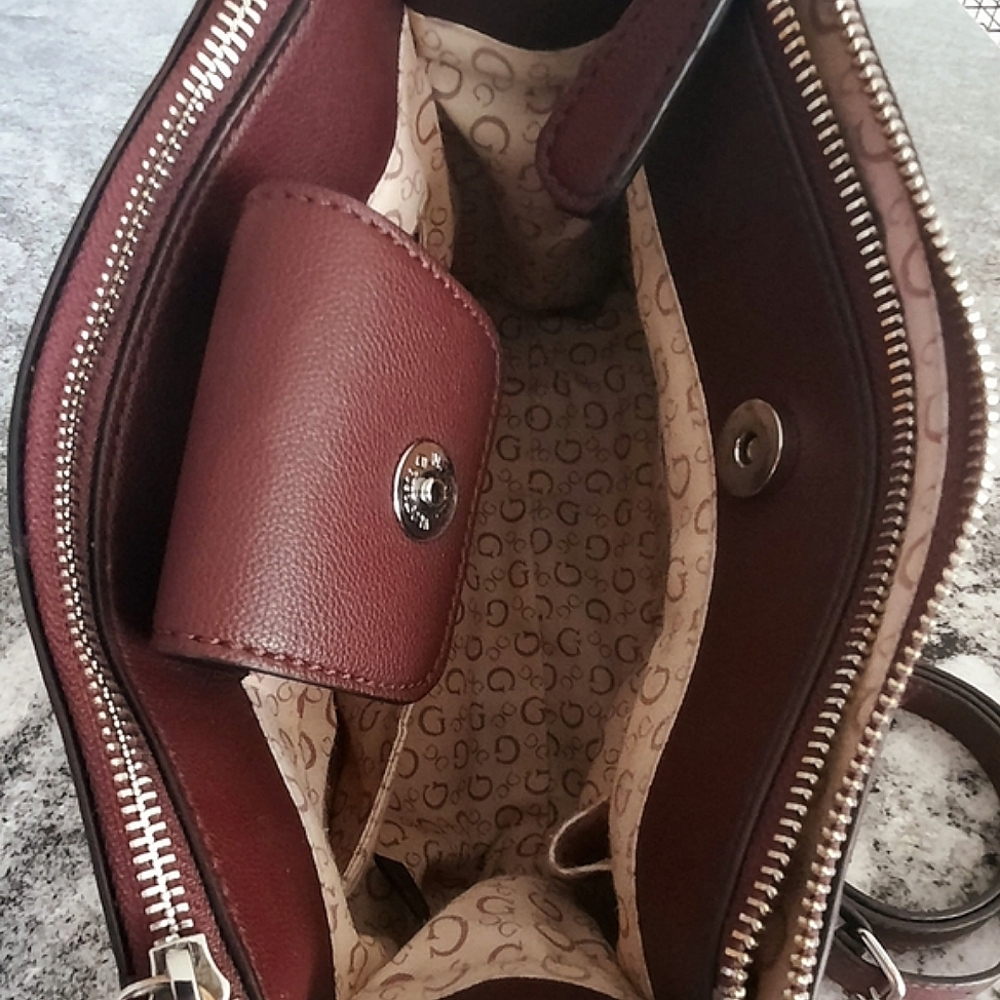 GUESS WOMEN'S SATCHEL - Picture 3 of 7